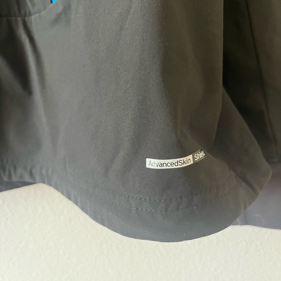 Salomon Women's Jacket in Black with Blue Highlights - Picture 4 of 6